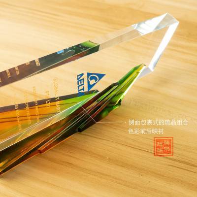 武漢琉璃獎杯定制 網(wǎng)絡(luò)電子開發(fā)技能大賽與科技公司年會的榮耀象征